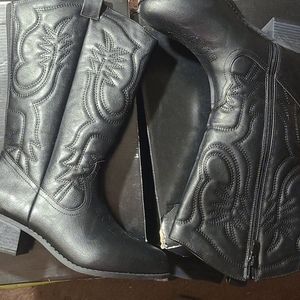 New torrid cowboy boots Sz 8/12